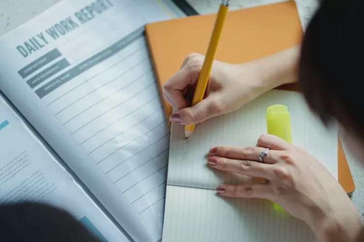 Memahami Contoh Teks Berita 5W 1H Panduan Lengkap Menulis Berita yang Menarik