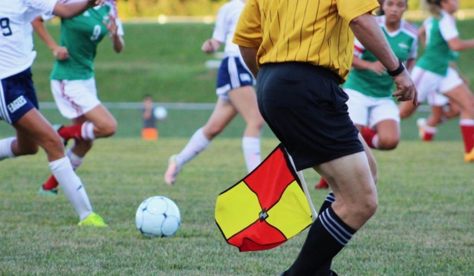 Memahami Peraturan Pertandingan Sepak Bola - Panduan Lengkap untuk Pemain dan Penggemar